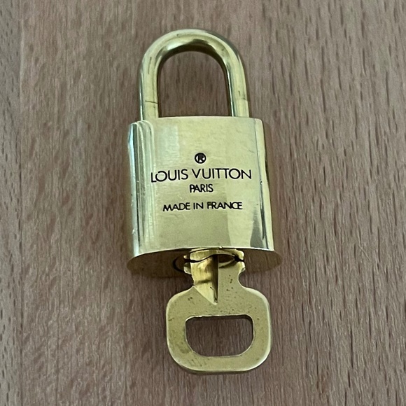 Louis Vuitton Gold Padlock Chain Necklace - Picture 5 of 15